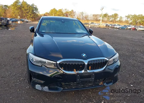 2021 BMW 330I xDrive z USA, uszkodzony, nr VIN 3MW5R7J04M8B91479